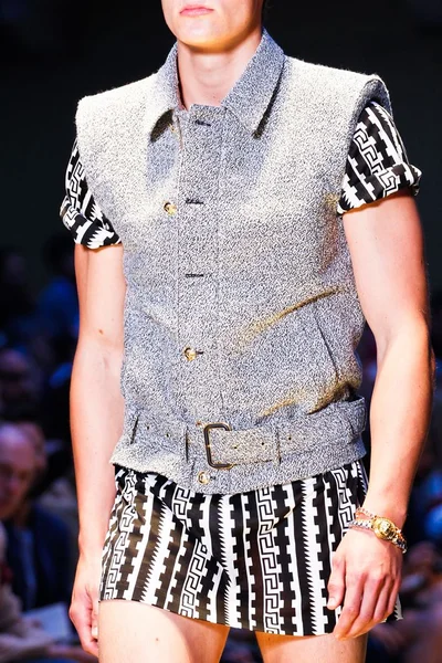 Look 37